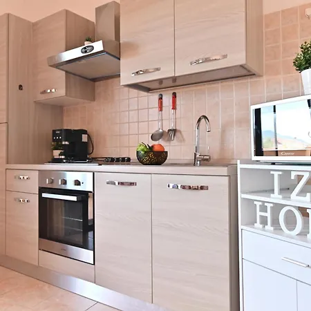 Izzhome Escape 1