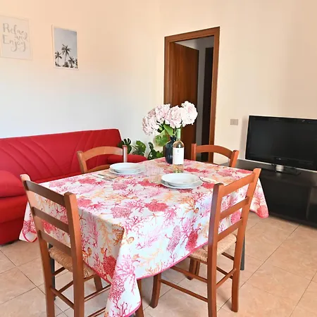 Izzhome Escape 1